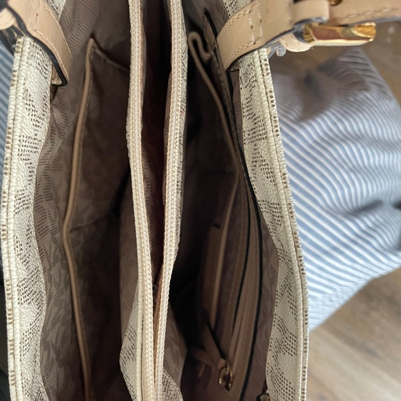 Michael Kors jet set signature tote - Picture 4 of 5